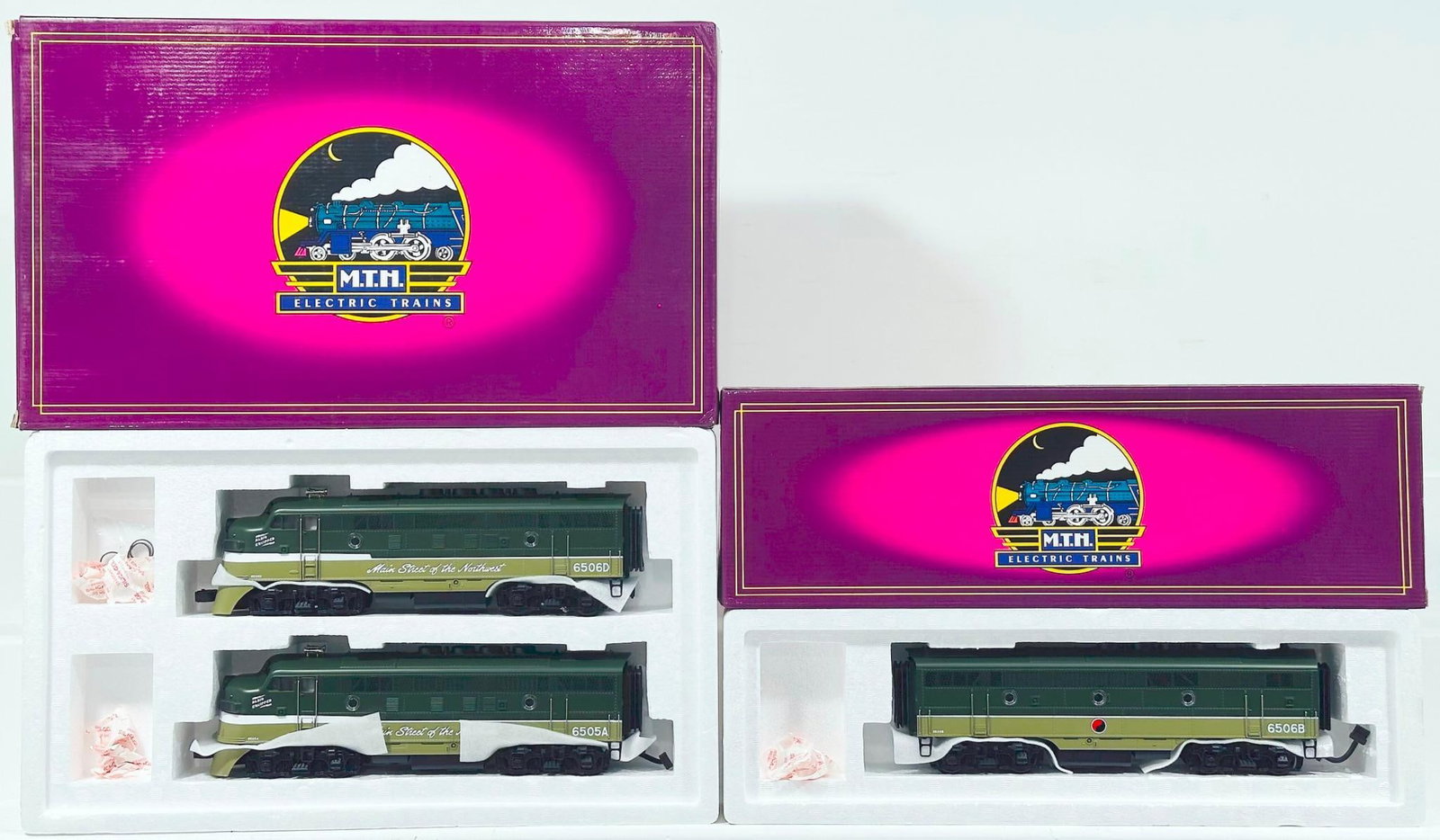 MTH Modern O Gauge Northern Pacific EMD F-3 A-A Diesel Set with PS 1.0 Boxed: MTH Modern O Gauge Northern Pacific EMD F - 3 A - A Diesel Set with PS 1.0 Boxed and Northern Pacific EMD F - 3 B Diesel Unit Boxed, each in C9 and each with its original box.