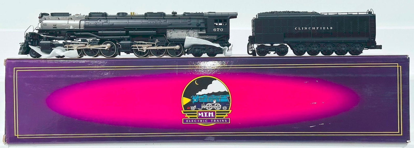 MTH Modern O Gauge Clinchfield Black 4-6-6-4 Diecast Challenger Locomotive and Tender with PS 1.0: MTH Modern O Gauge Clinchfield Black 4 - 6 - 6 - 4 Diecast Challenger Locomotive and Tender with PS 1.0 Boxed, in C9 and with its original box.