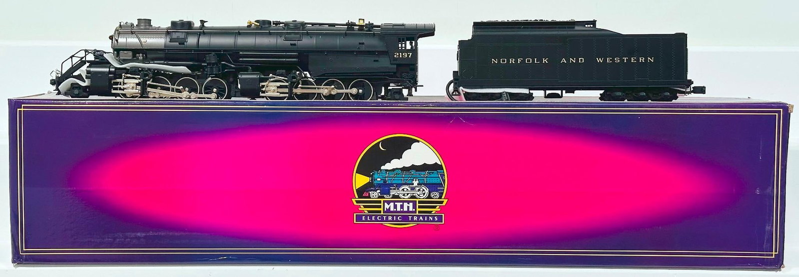 MTH Modern O Gauge Norfolk & Western 2-8-8-2 Diecast Mallet Locomotive and Tender with PS 1.0 Boxed: MTH Modern O Gauge Norfolk & Western 2-8-8-2 Diecast Mallet Locomotive and Tender with PS 1.0 Boxed, in C9 and with its original box.