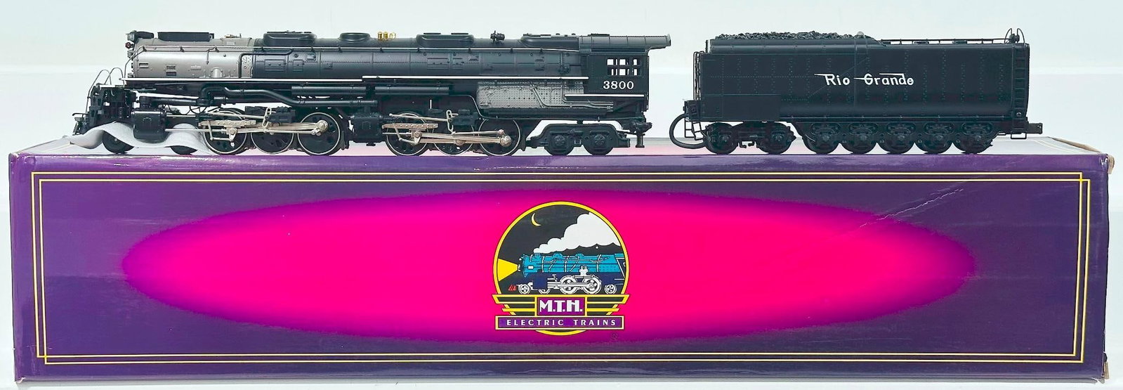MTH Modern O Gauge Denver Rio Grande Black 4-6-6-4 Diecast Challenger Locomotive and Tender: MTH Modern O Gauge Denver Rio Grande Black 4 - 6 - 6 - 4 Diecast Challenger Locomotive and Tender with PS 1.0 Boxed, in C8 to C9 and with its original box.