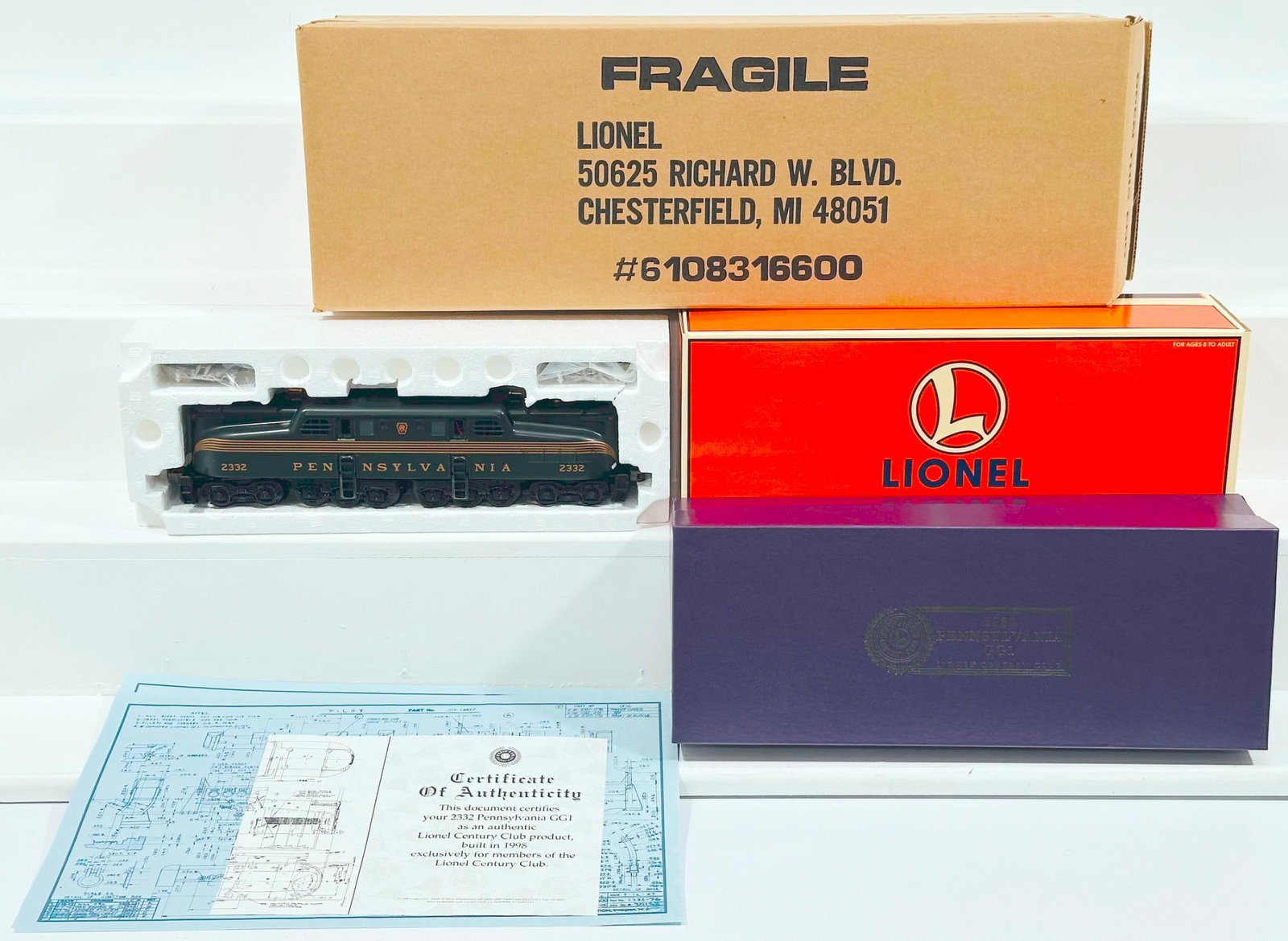 Lionel Modern O Gauge Century Club 2332 Pennsylvania GG1 Boxed with Showcase: Lionel Modern O Gauge Century Club 2332 Pennsylvania GG1 Boxed with Showcase, in C9 and with its original set box and interior box, and original showcase with its own box.