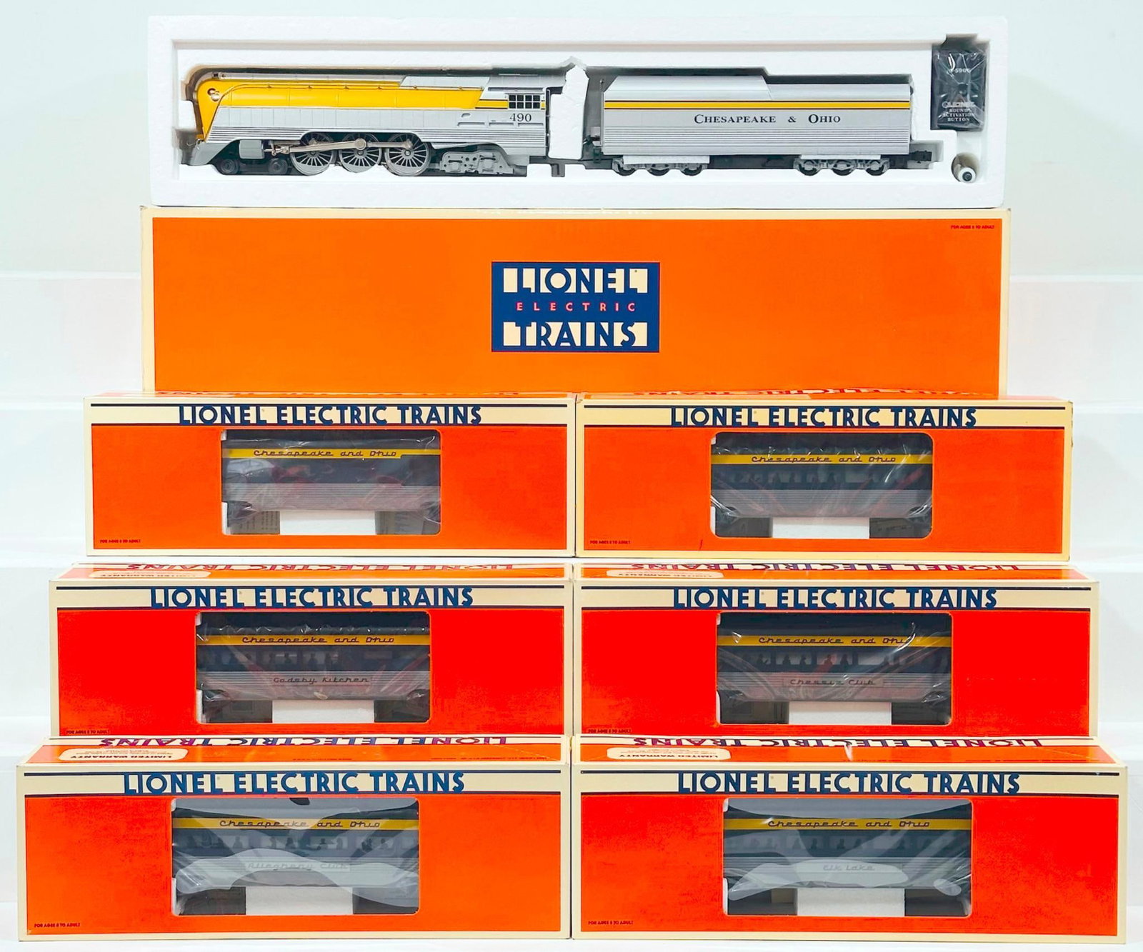 Lionel Modern O Gauge Chesapeake & Ohio Semi-Scale Streamline Hudson Locomotive and Tender/6 Cars (1 of 6)
