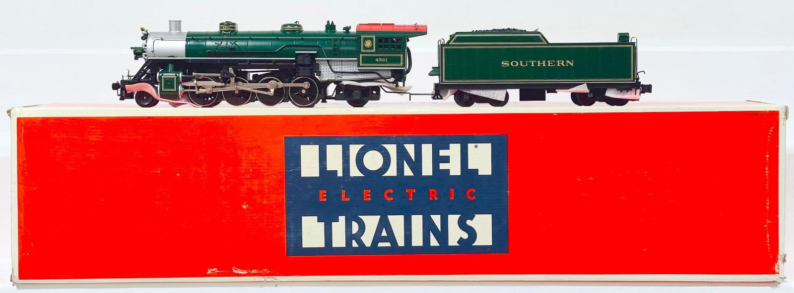 Lionel Modern O Gauge Southern 2 - 8 - 2 Mikado Locomotive and Tender Boxed: Lionel Modern O Gauge Southern 2 - 8 - 2 Mikado Locomotive and Tender Boxed, in C9 and with its original box.