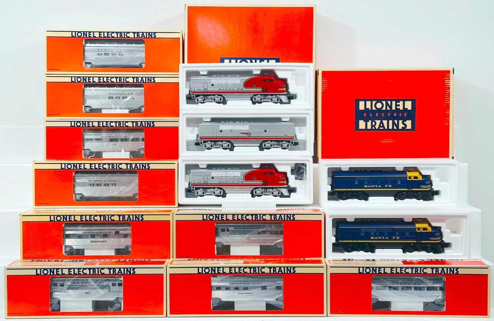 Lionel Modern O Gauge Santa Fe F-3 A-A Diesel Units and Santa Fe A-B-A Diesel Units/9 Assorted Cars (1 of 8)