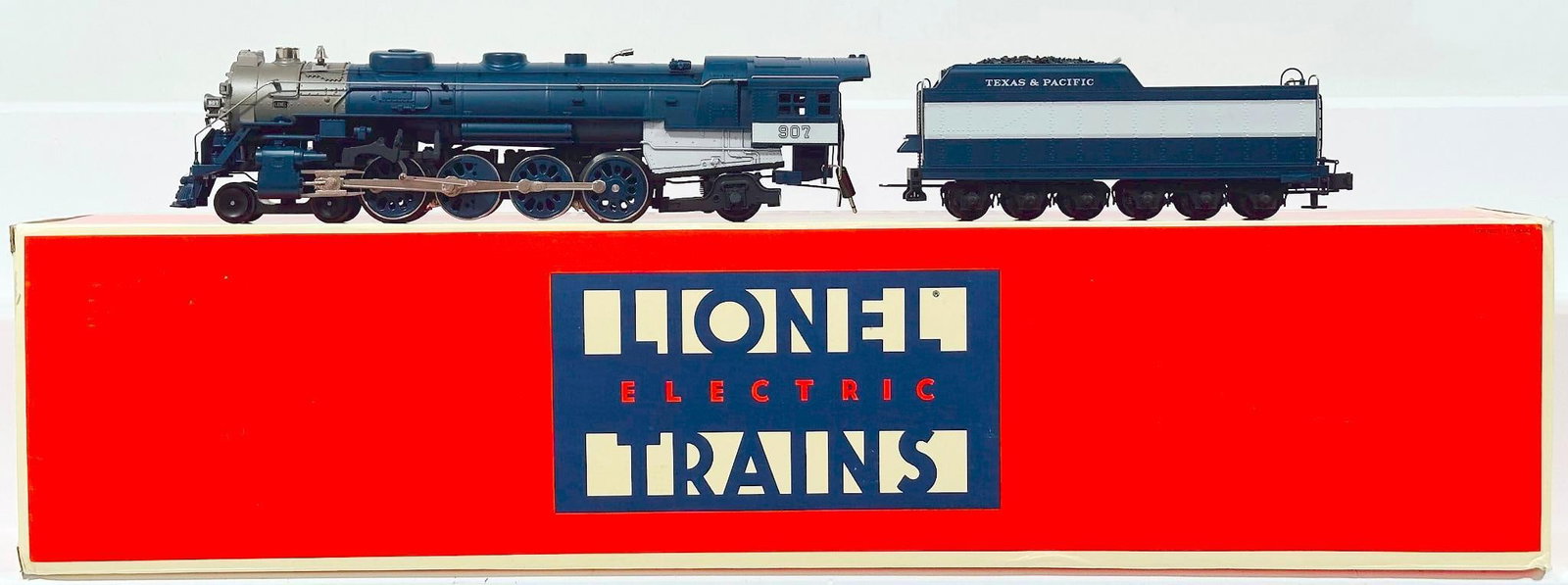 Lionel Modern O Gauge Texas & Pacific L-3 4-8-2 Locomotive and Tender Boxed: Lionel Modern O Gauge Texas & Pacific L-3 4-8-2 Locomotive and Tender Boxed, in C8 to C9 and with its original box.