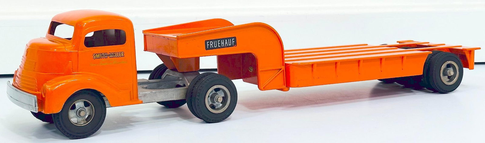 Smith - Miller Postwar Orange Truck and Low - Boy Trailer (1 of 6)