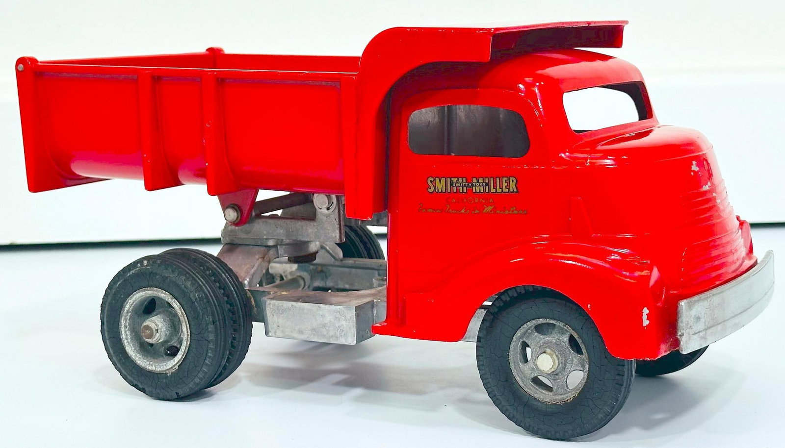 Smith - Miller Postwar Red Dump Truck (1 of 6)