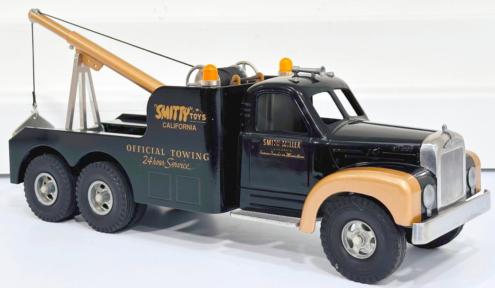 Smith - Miller Postwar Official Towing Truck (1 of 6)