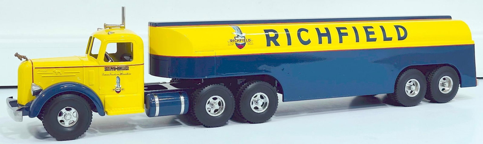 Fred Thompson Modern Richfield Gas Truck and Trailer: Fred Thompson Modern Richfield Gas Truck and Trailer, in C8 minus and with original packaging.