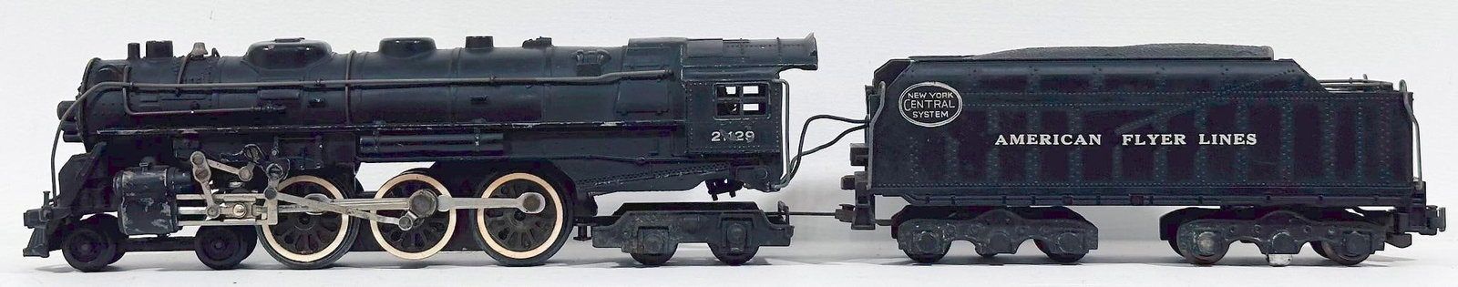 American Flyer Postwar S Gauge 21129 New York Central Locomotive and Tender: American Flyer Postwar S Gauge 21129 New York Central Locomotive and Tender, in C6 - missing 2 Tender steps.