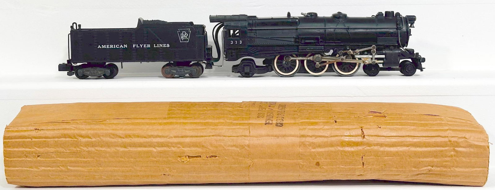 American Flyer Postwar S Gauge 313 PRR Locomotive and Tender (1 of 7)
