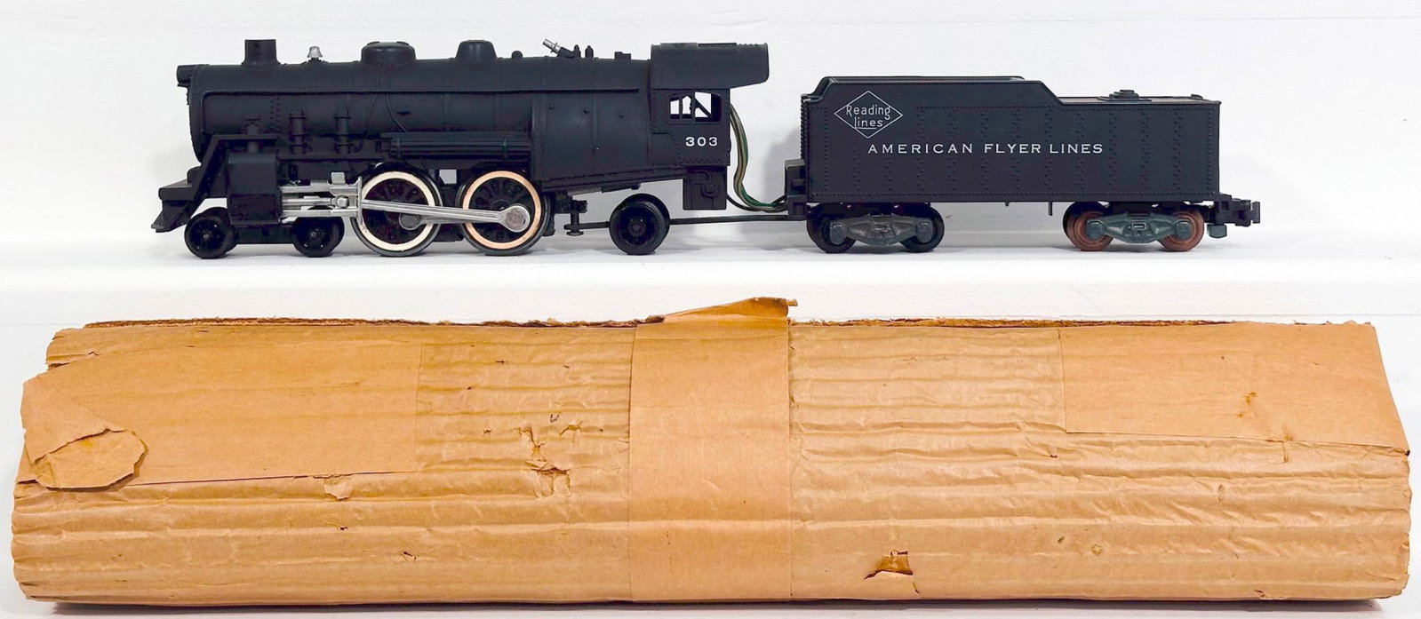 American Flyer Postwar S Gauge 303 Reading Lines Locomotive and Tender (1 of 7)