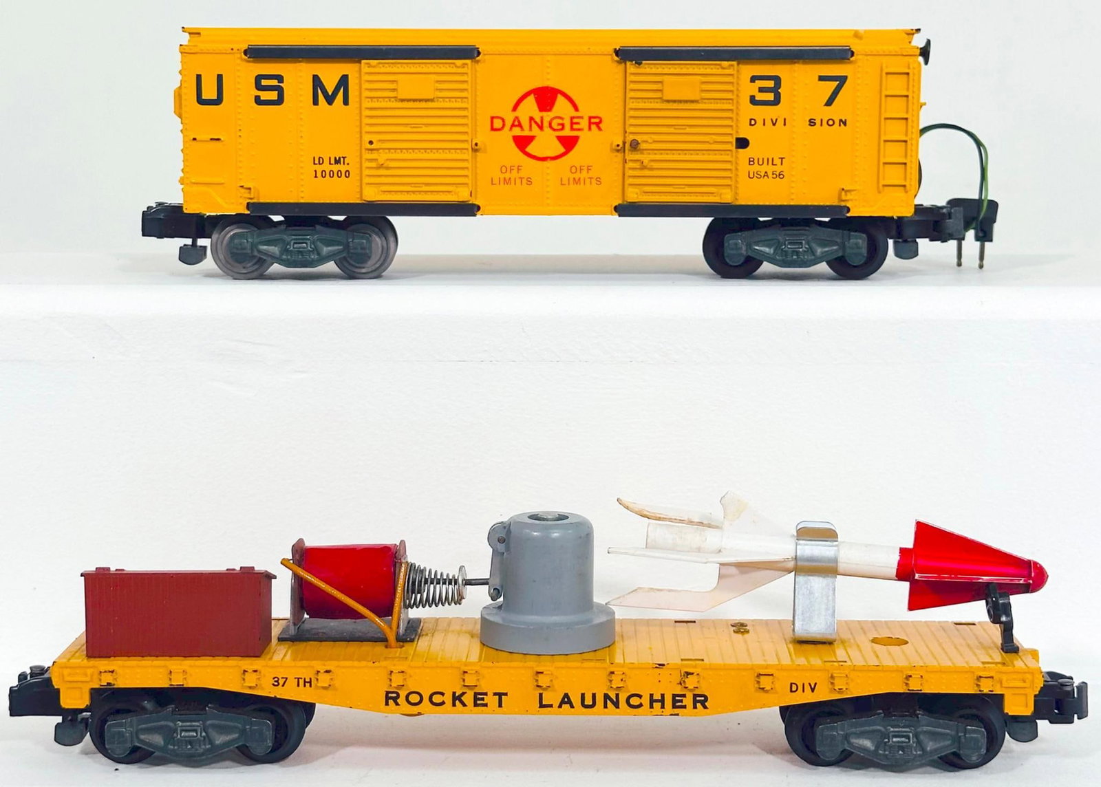 American Flyer Postwar S Gauge USM Rocket Launcher Car and Box Car (1 of 6)