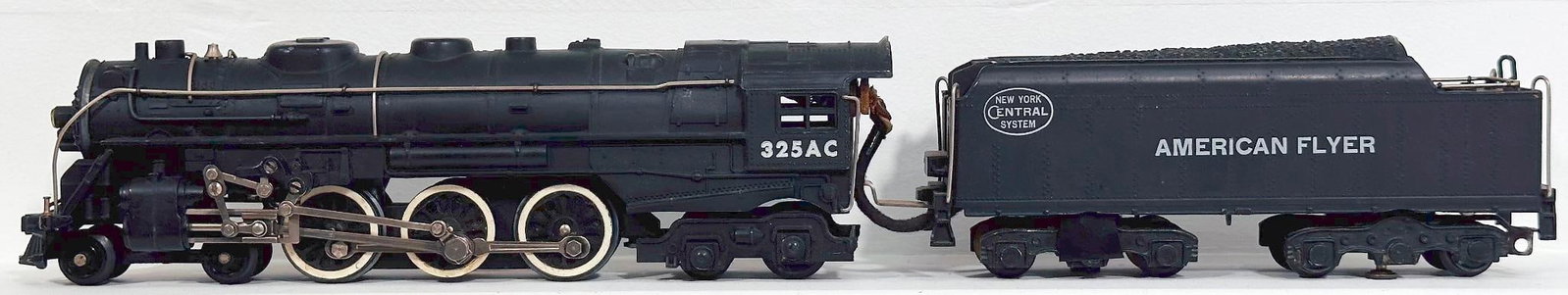 American Flyer Postwar S Gauge 325AC New York Central Locomotive and Tender (1 of 6)