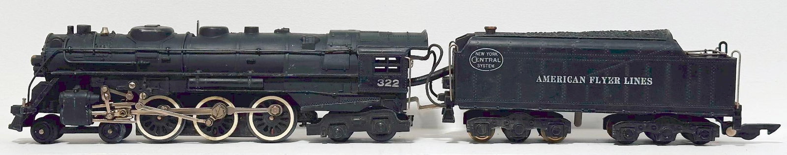 American Flyer Postwar S Gauge 322 New York Central Locomotive and Tender (1 of 6)