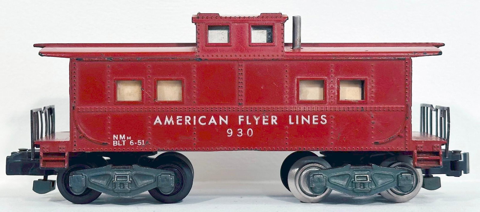 American Flyer Postwar S Gauge 930 Caboose with riveted light on underside of the body: American Flyer Postwar S Gauge 930 Caboose with riveted light on underside of the body, in C7 minus.