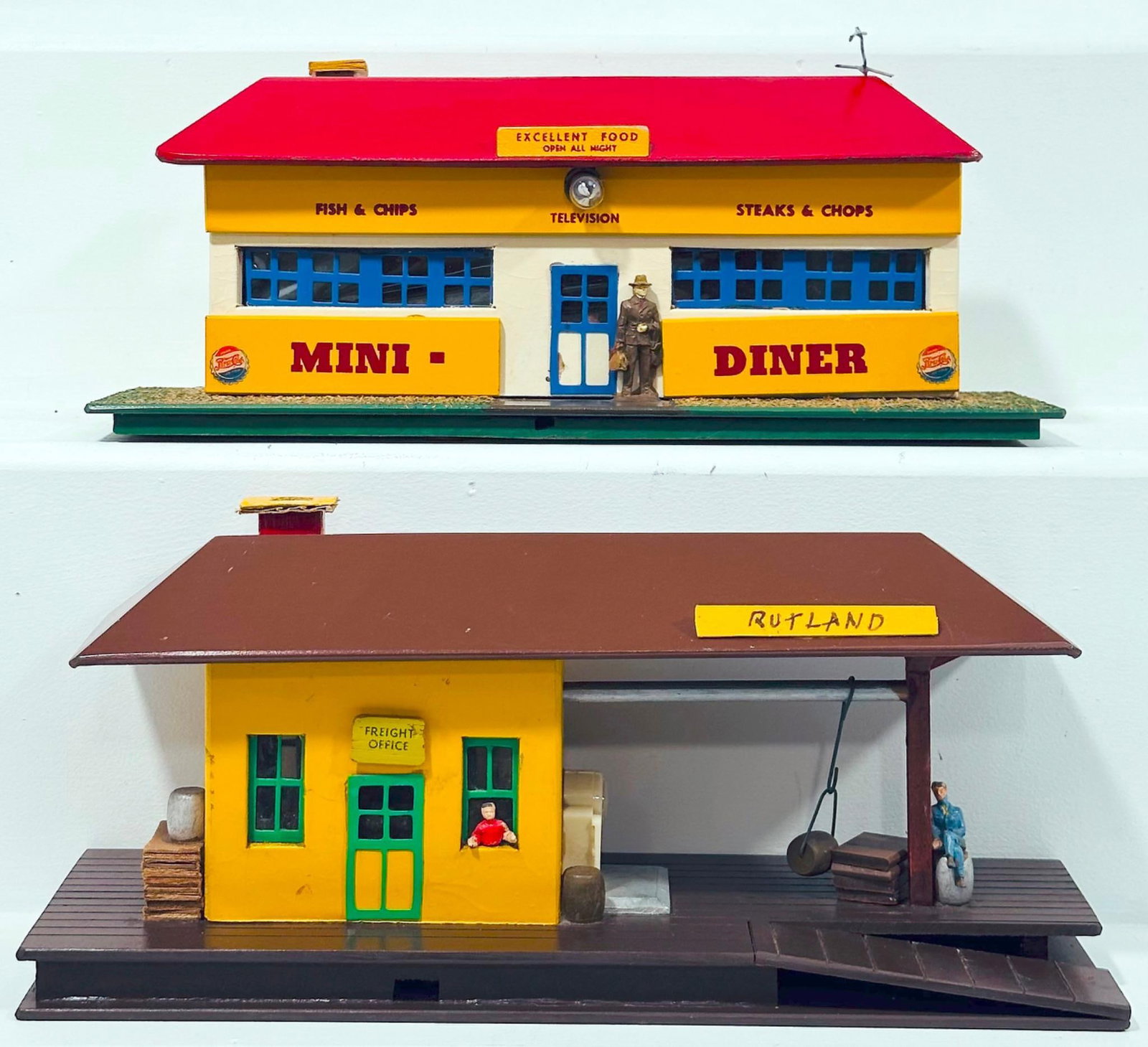 Mini - Craft Postwar S Gauge Rutland Train Platform and Mini - Craft Mini Diner Stand (1 of 6)