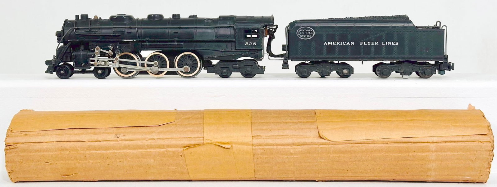 American Flyer Postwar S Gauge 326 New York Central Locomotive and Tender (1 of 7)