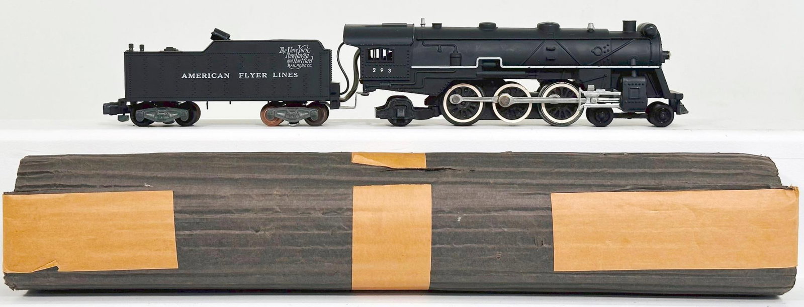 American Flyer Postwar S Gauge 293 New York New Haven and Hartford Locomotive and Tender: American Flyer Postwar S Gauge 293 New York New Haven and Hartford Locomotive and Tender, in C7 plus and with a wrap that reads 21024.