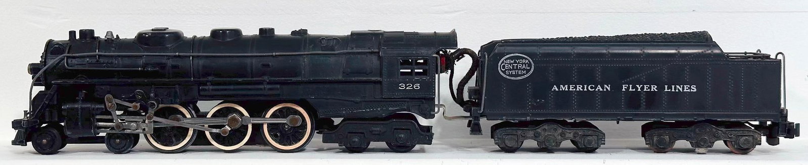 American Flyer Postwar S Gauge 326 New York Central Locomotive and Tender (1 of 6)