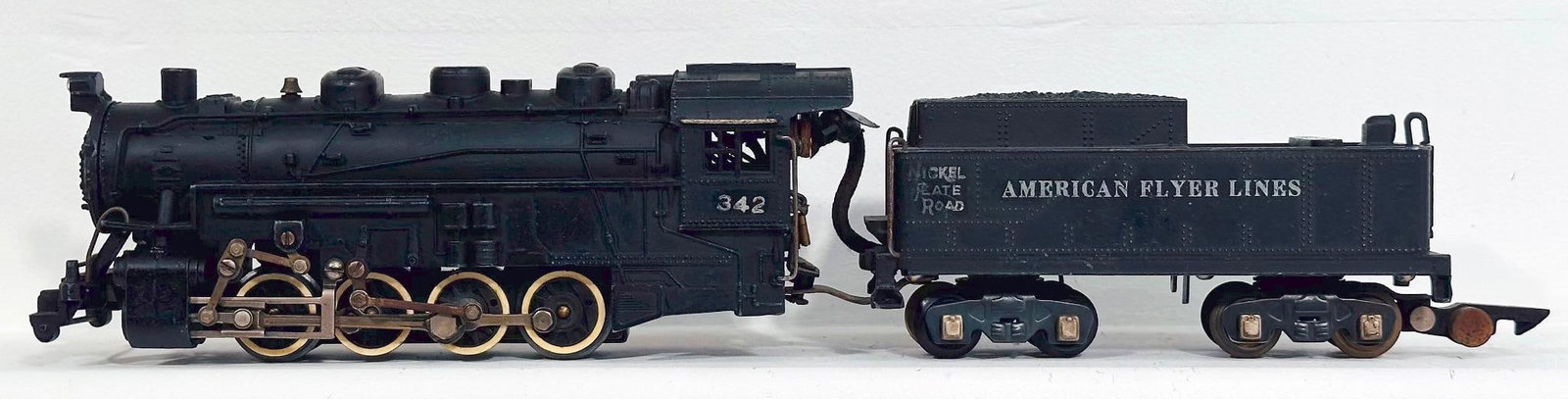 American Flyer Postwar S Gauge 342 Nickel Plate Road Switcher Locomotive and Tender (1 of 6)