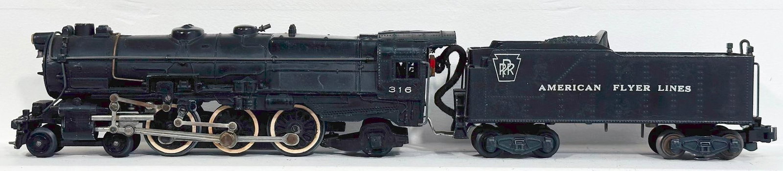 American Flyer Postwar S Gauge 316 PRR Locomotive and Tender (1 of 6)