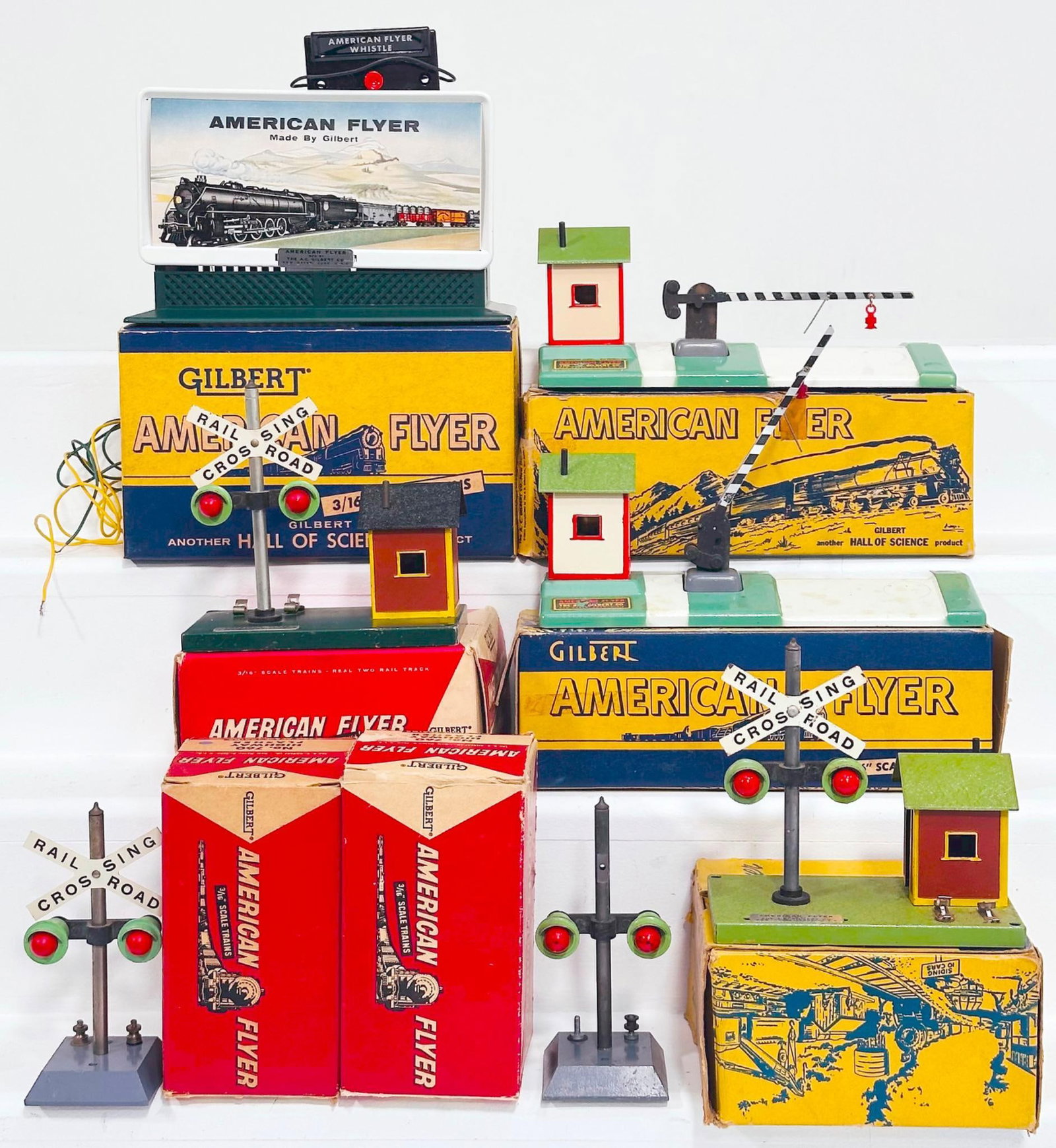 American Flyer Postwar S Gauge Seven (7) Assorted Accessories and Signals Boxed: American Flyer Postwar S Gauge Seven (7) Assorted Accessories and Signals Boxed, including 760 Highway Flasher X2, 600 Crossing Gate X2, 23759 Bell Danger Signal, 759 Bell Danger Signal, 568 Whistling