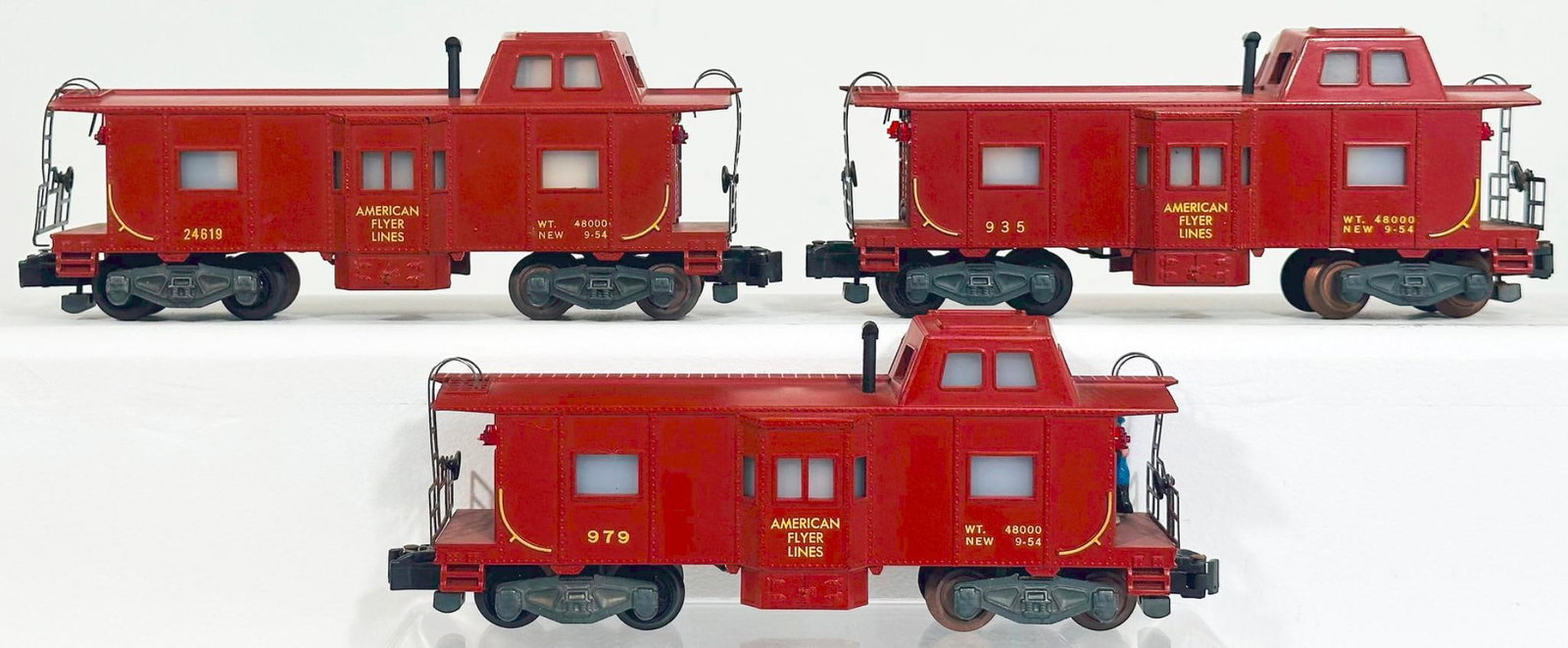 American Flyer Postwar S Gauge 935 Caboose - 979 Caboose - 24619 Caboose: American Flyer Postwar S Gauge 935 Caboose - 979 Caboose - 24619 Caboose, each in C7 to C7 plus.