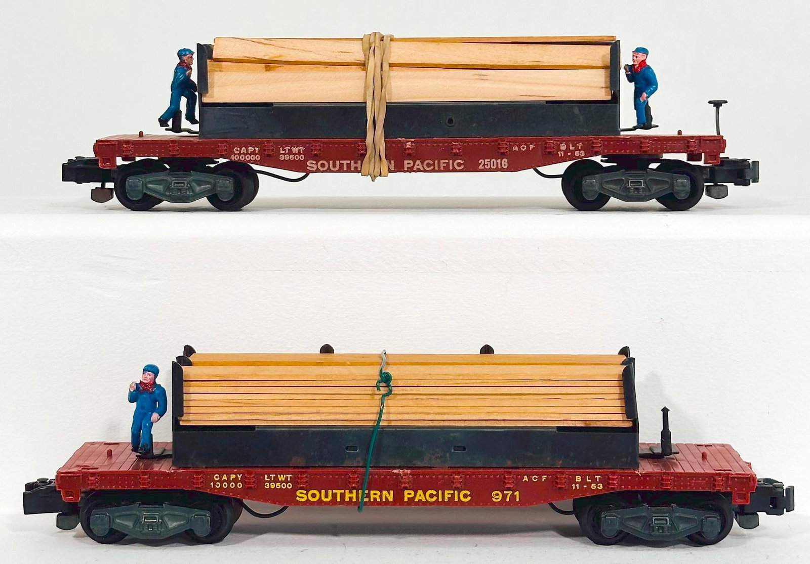 Lionel Postwar S Gauge 25016 Operating Lumber Car and 971 Operating Lumber Car (1 of 6)