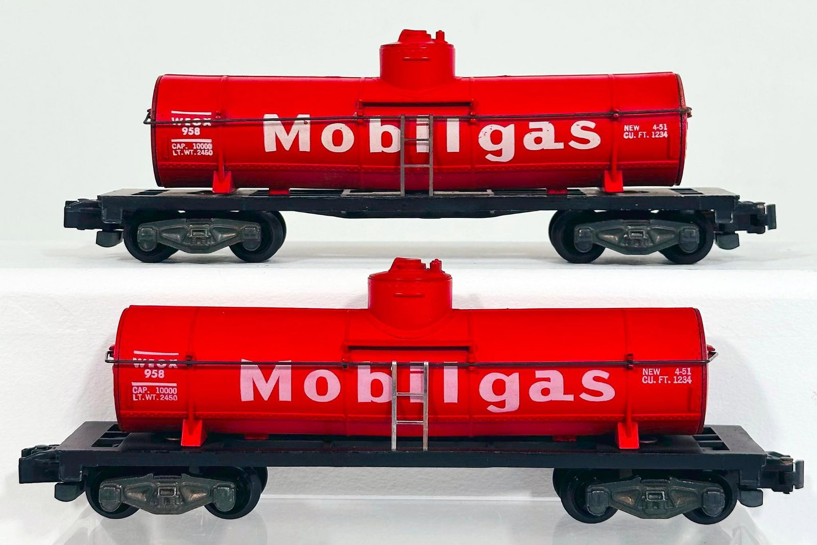 American Flyer Postwar S Gauge 958 Mobil Gas Tank Car and 958 Mobil Gas Tank Car (1 of 6)