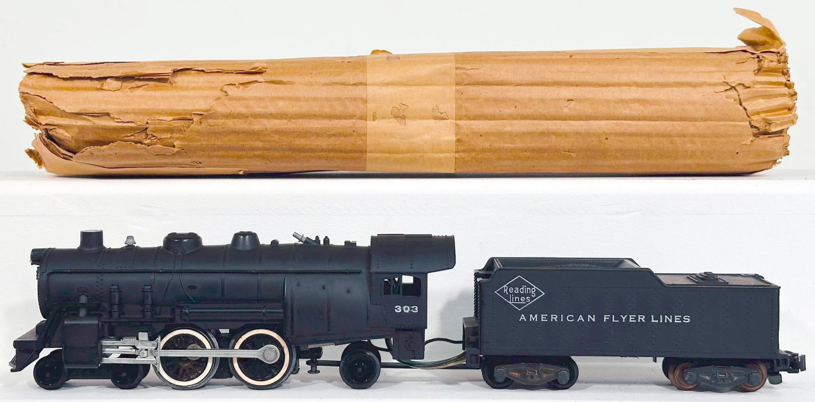 American Flyer Postwar S Gauge 303 Reading Lines Locomotive and Tender with original wrap (1 of 8)