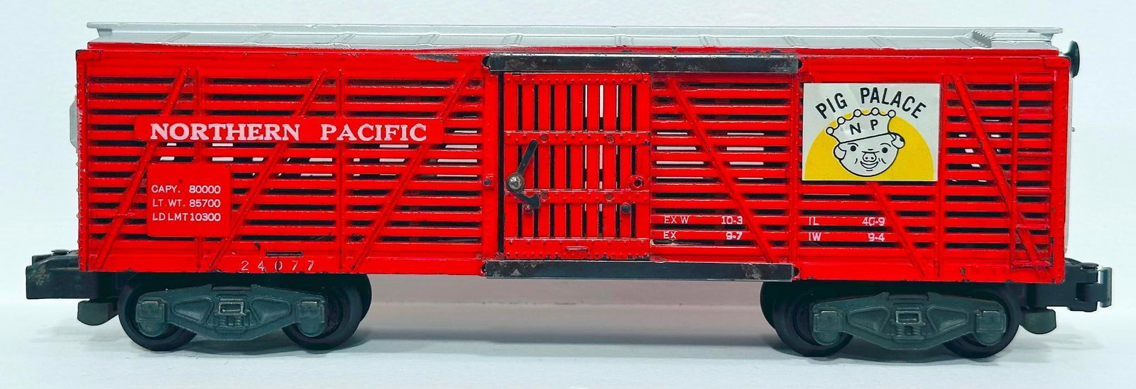 American Flyer Postwar S Gauge No. 24077 Northern Pacific Pig Palace Livestock Car: American Flyer Postwar S Gauge No. 24077 Northern Pacific Pig Palace Livestock Car, in C7 plus.