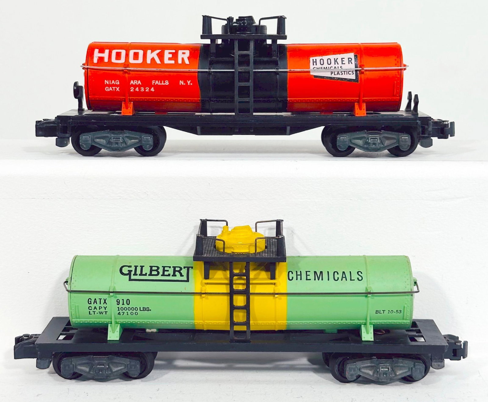 American Flyer Postwar S Gauge No. 24324 Hooker Tank Car and No. 910 Gilbert Chemical's Tank Car: American Flyer Postwar S Gauge No. 24324 Hooker Tank Car and No. 910 Gilbert Chemical's Tank Car, each in C7 plus or better.