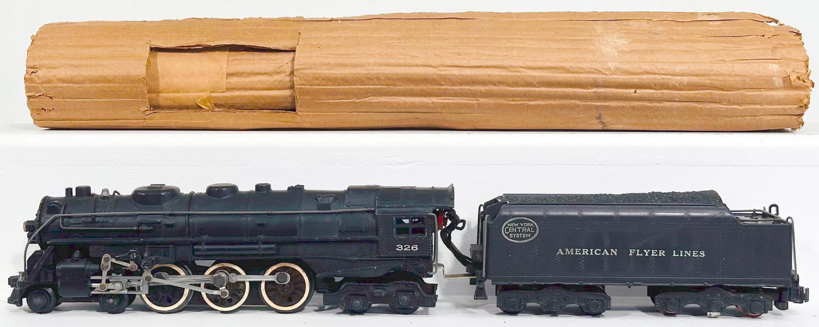 American Flyer Postwar S Gauge 326 New York Central Locomotive and Tender (1 of 7)