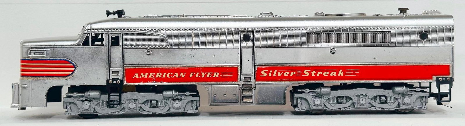 American Flyer Postwar S Gauge 405 Silver Streak A powered Unit (1 of 6)