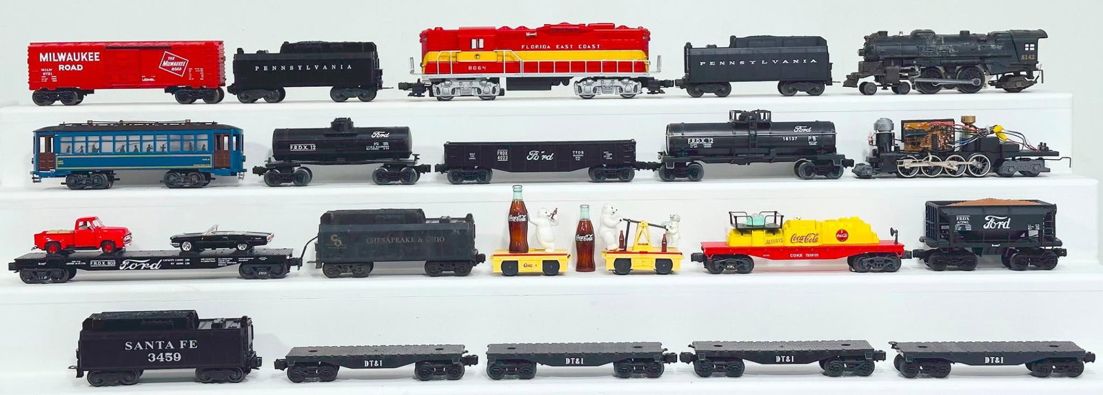 Lionel Modern O Gauge Assorted Freight Cars and Florida East Coast Diesel Switcher: Lionel Modern O Gauge Assorted Freight Cars and Florida East Coast Diesel Switcher, in C6 to C7. Also included in this Lot are four (4) DT&I Flat Cars, Ford Flat Car with vehicle load, 4 - 4 - 2 Locom