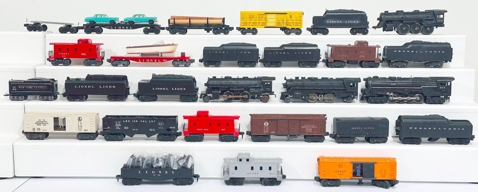 Lionel Postwar O Gauge Four (4) Assorted Locomotives and Tenders/Fourteen (14) Assorted Freight Cars (1 of 10)