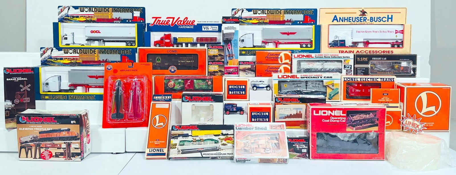 Lionel and MTH Modern O Gauge Assorted Accessories (1 of 12)