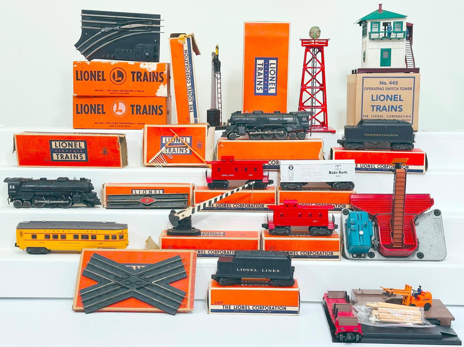 Lionel Postwar O Gauge 027 Switches X2/494 Rotating Beacon/Assorted Locomotives and Freight Cars (1 of 13)