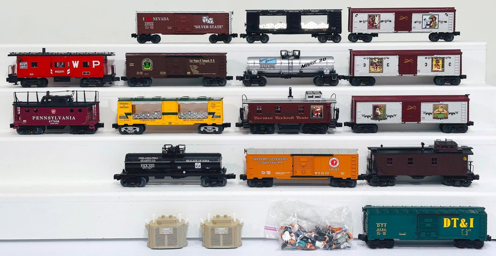 Lionel and MTH Modern O Gauge Fifteen (15) Assorted Freight Cars (1 of 3)