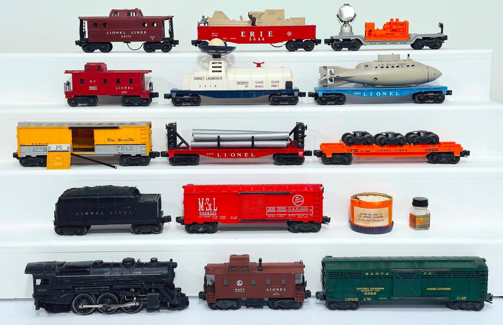 Lionel Postwar O Gauge Twelve (12) Assorted Freight Cars and 675 Locomotive and Tender (1 of 3)