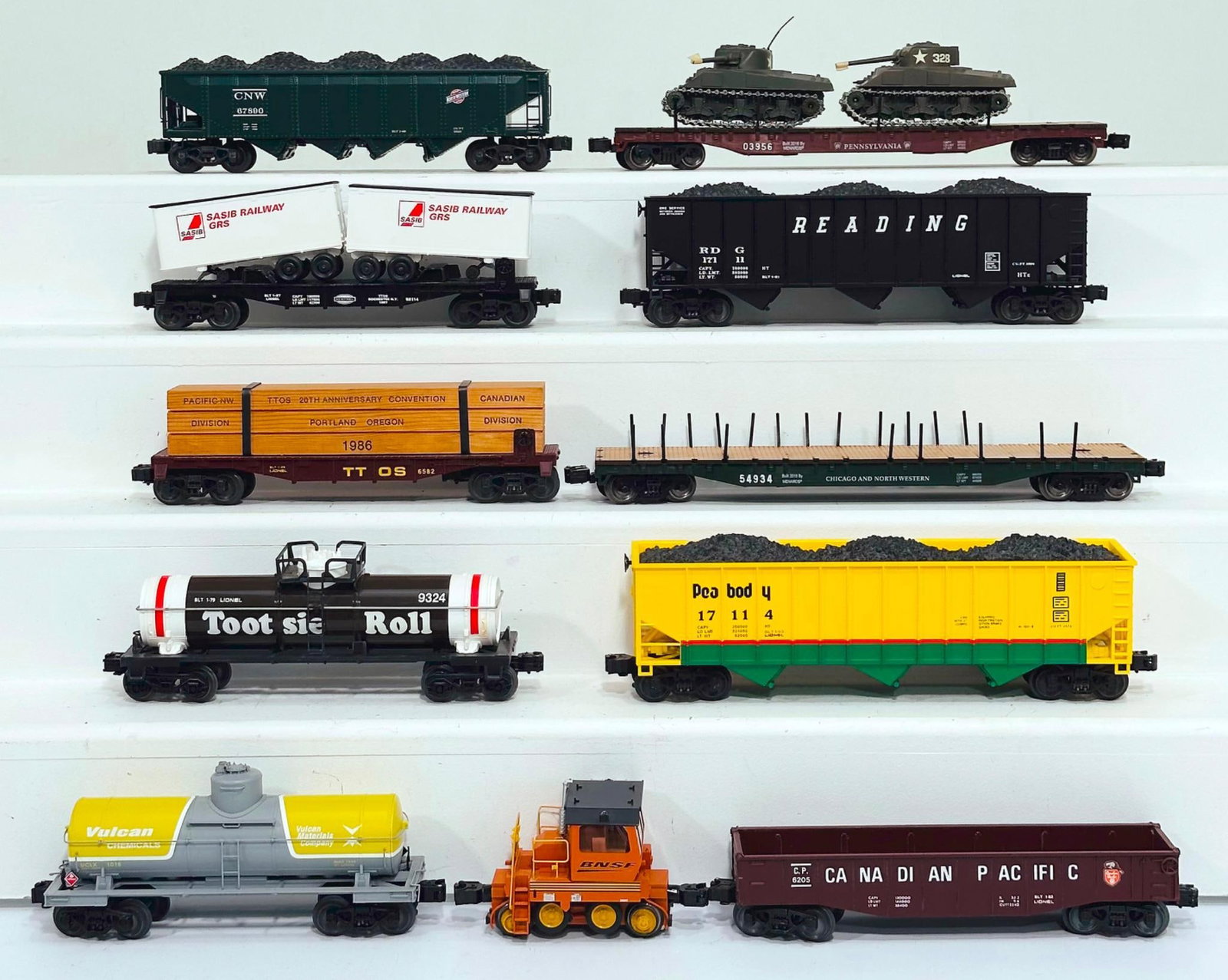 Lionel and MTH Modern O Gauge Ten (10) Assorted Freight Cars (1 of 8)