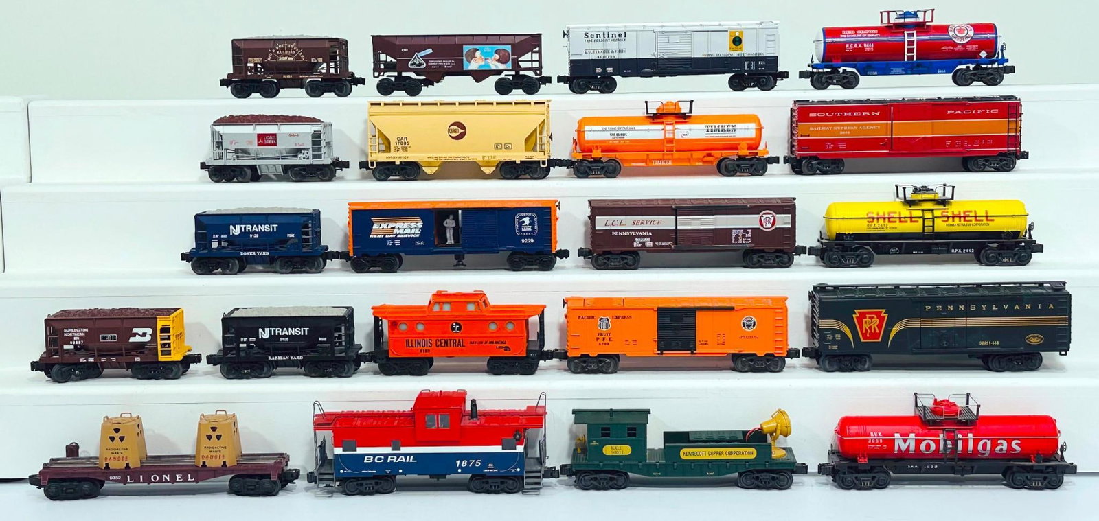 Lionel and MTH Modern O Gauge Twenty-One (21) Assorted Freight Cars (1 of 3)