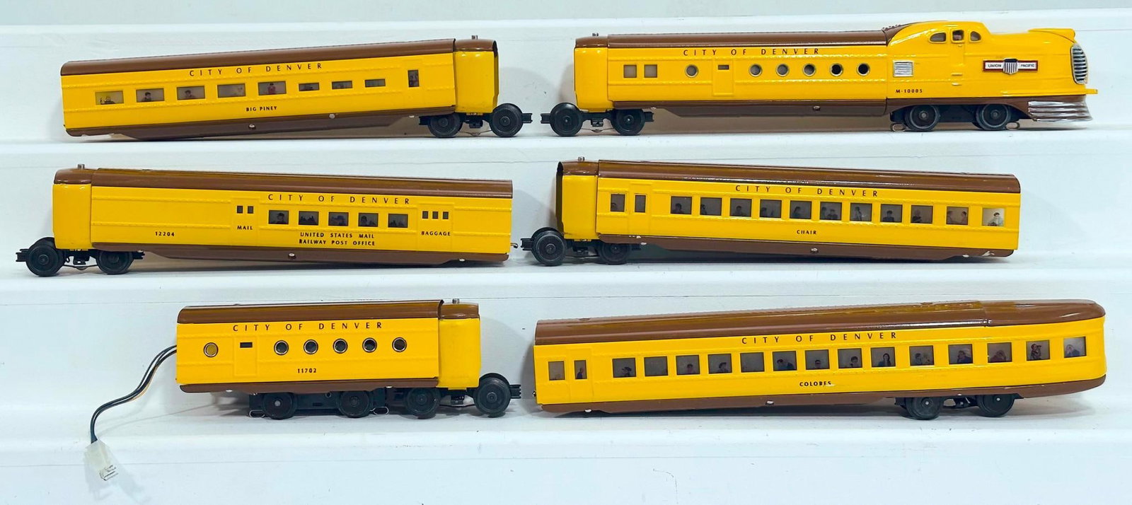 Lionel or MTH Modern O Gauge Six (6) Assorted City of Denver Streamliner Cars: Lionel or MTH Modern O Gauge Six (6) Assorted City of Denver Streamliner Cars, in C7 or better.