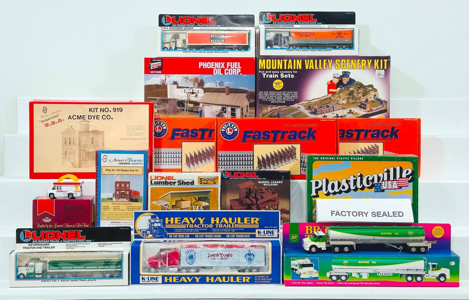 Lionel and Various Manufacturers Modern O Gauge FastTrack Elevated Trestle X3/Assorted Scenery Items (1 of 7)