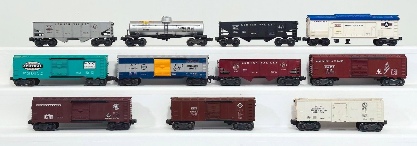 Lionel Postwar O Gauge Eleven (11) Assorted Freight Cars (1 of 3)
