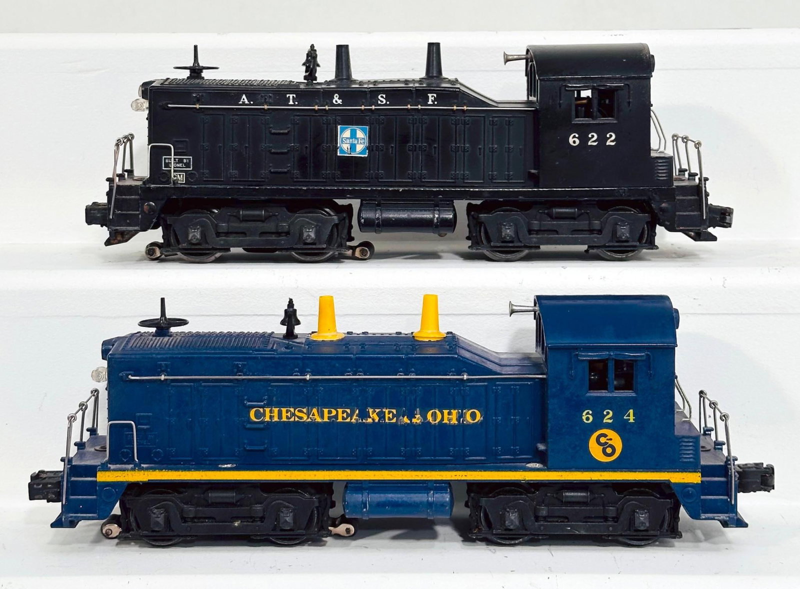 Lionel Postwar O Gauge 622 ATSF Switcher and 624 C&O Switcher (1 of 6)