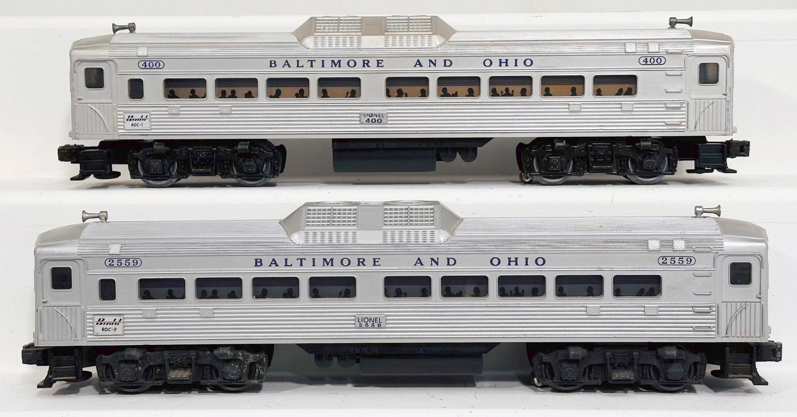 Lionel Postwar O Gauge 400 Budd Car and 2559 Budd Car (1 of 6)