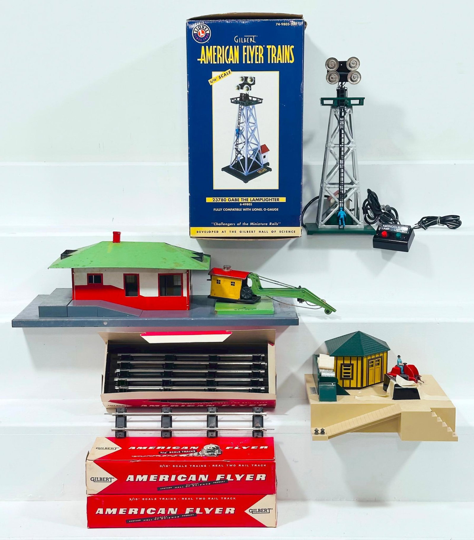 American Flyer Postwar S Gauge Oil Drum Loader Accessory/3 Boxes of Straight Track/Mystic Station (1 of 7)