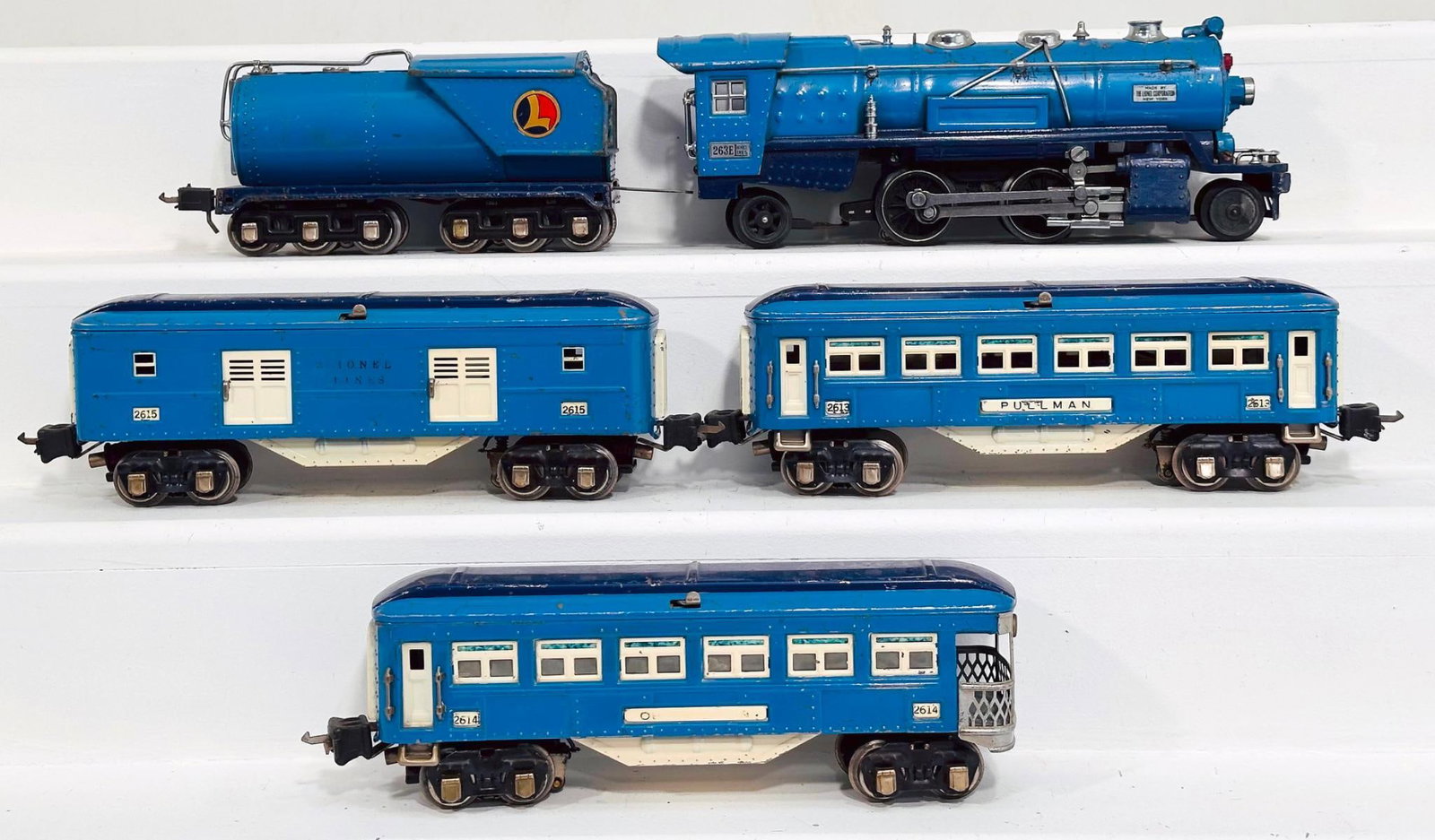 Lionel Prewar O Gauge 263E Baby Blue Comet Passenger Set: Lionel Prewar O Gauge 263E Baby Blue Comet Passenger Set, in C6 minus or better.